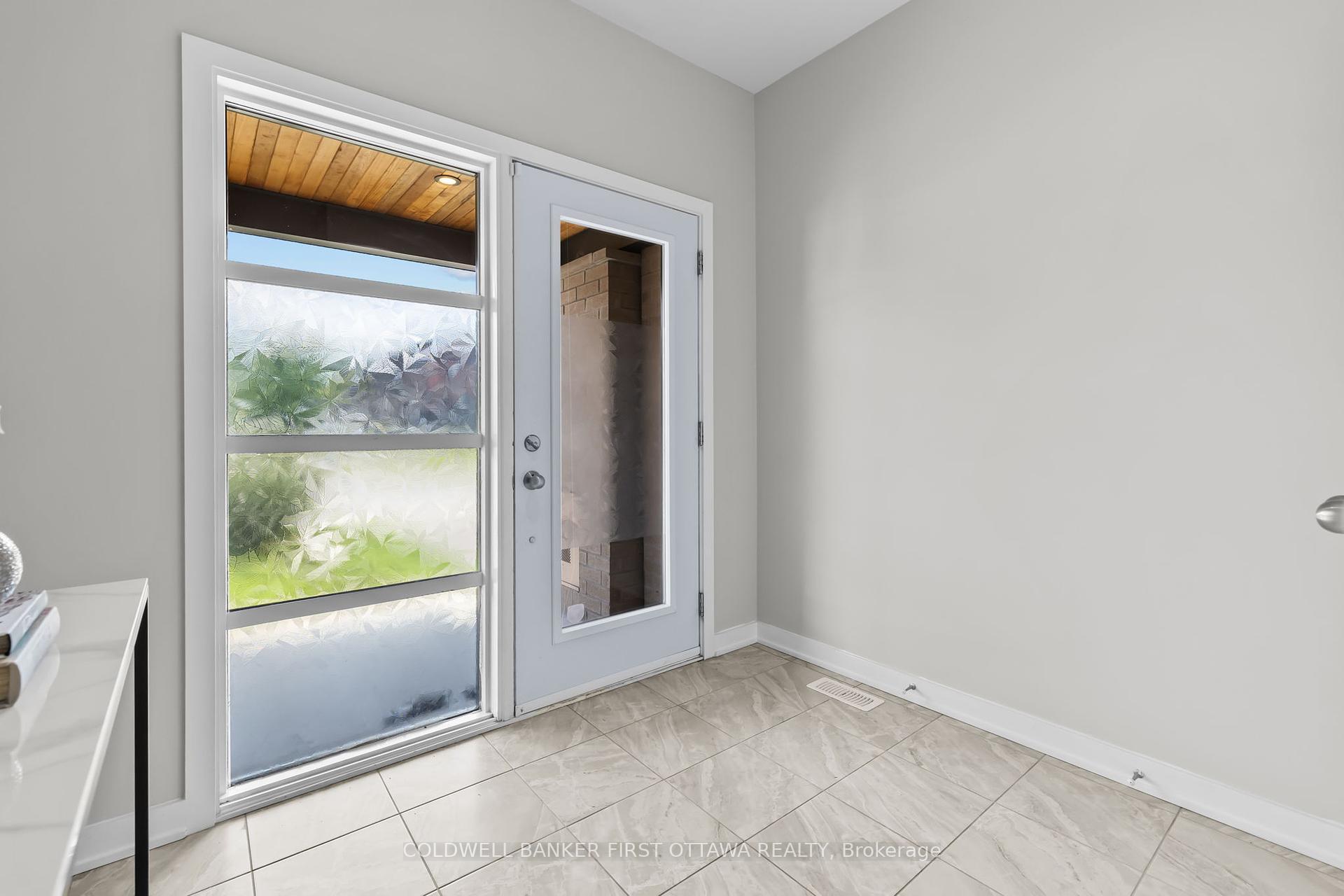 Property Photo: 821 Quartet Avenue ON K1X 0C4