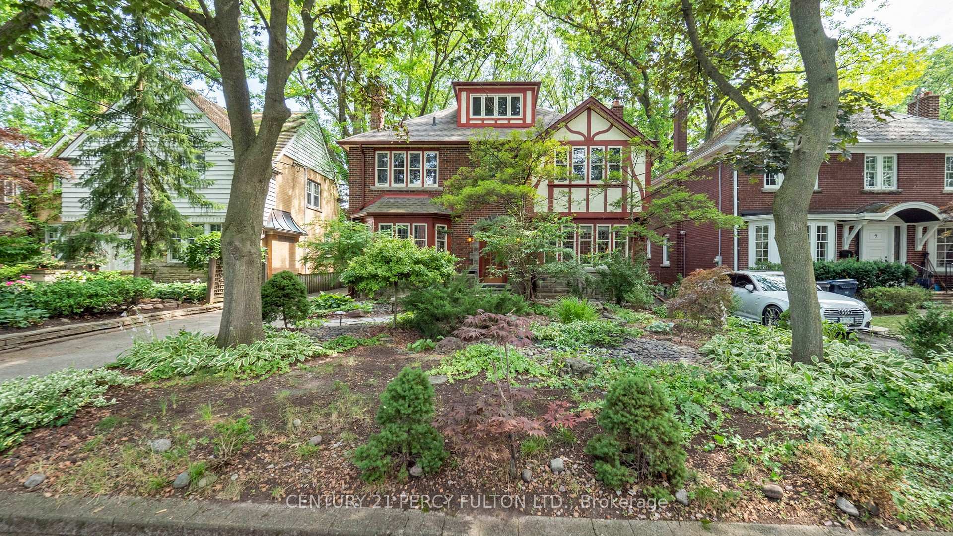 Property Photo: 7 Wilgar Road ON M8X 1J3