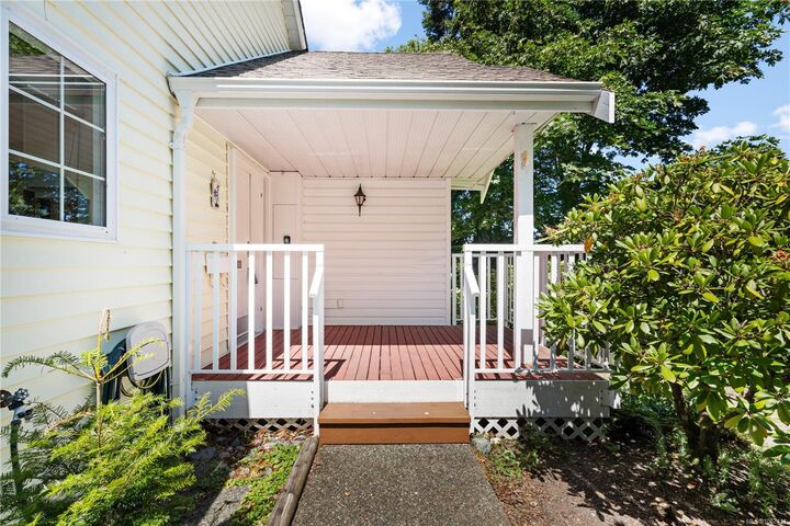 Photo de la propriété:  1507 Queensbury Ave 3693  BC V8P 5M5 