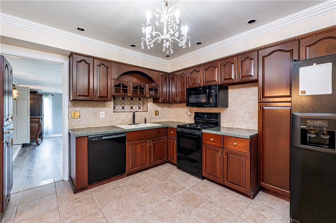 Property Photo: 4045 Blue Willow PA 15642