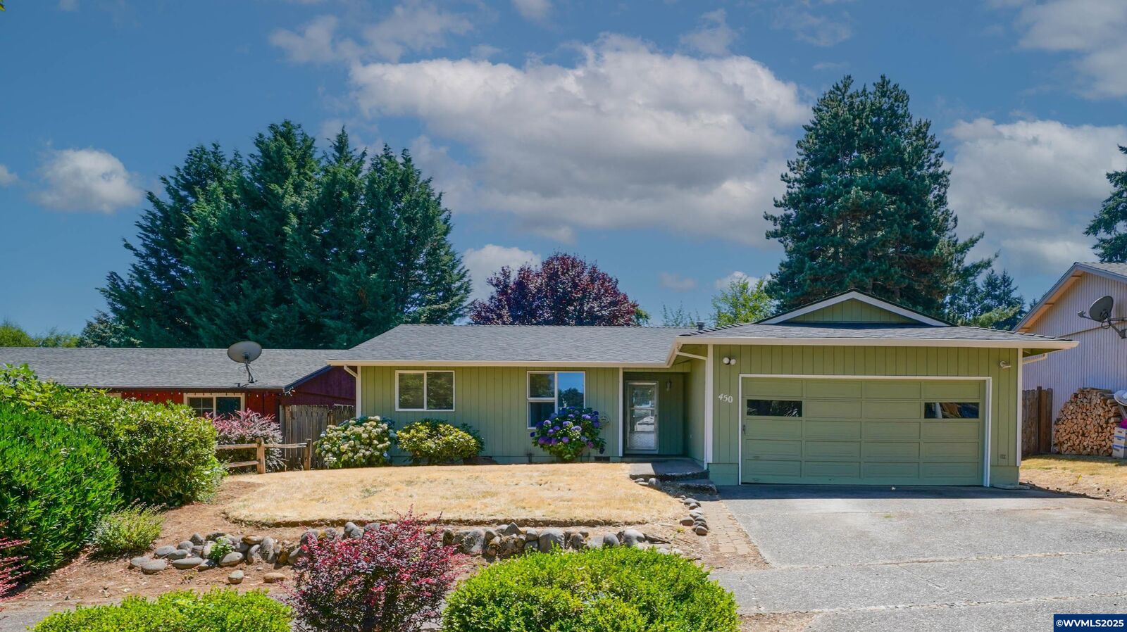 Property Photo: 450 Flint Ridge St SE OR 97306