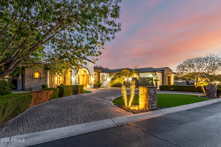 Property Photo:  3037 E Waterman Way  AZ 85297 