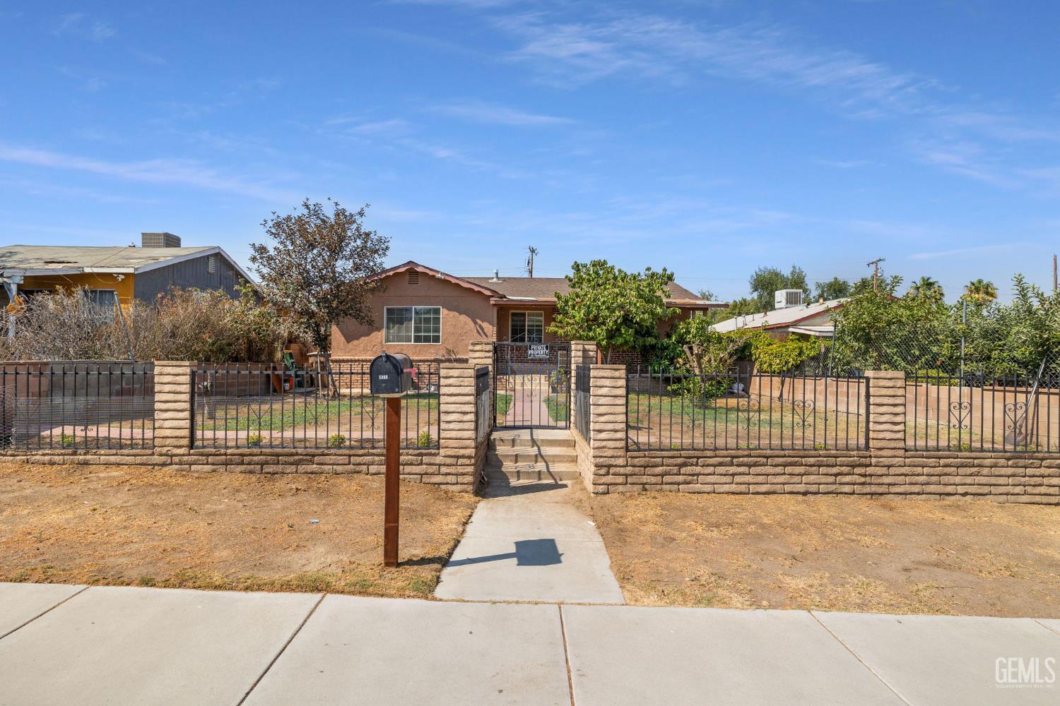 Property Photo: 1306 Lincoln Street CA 93305