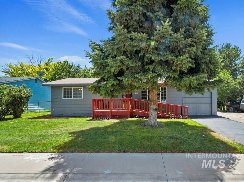 Property Photo: 2601 E Denver ID 83687