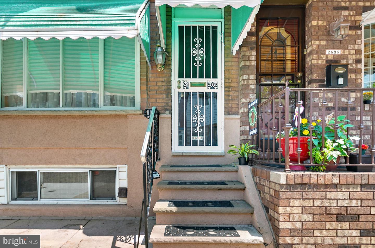 Property Photo:  2633 S Iseminger Street  PA 19148 