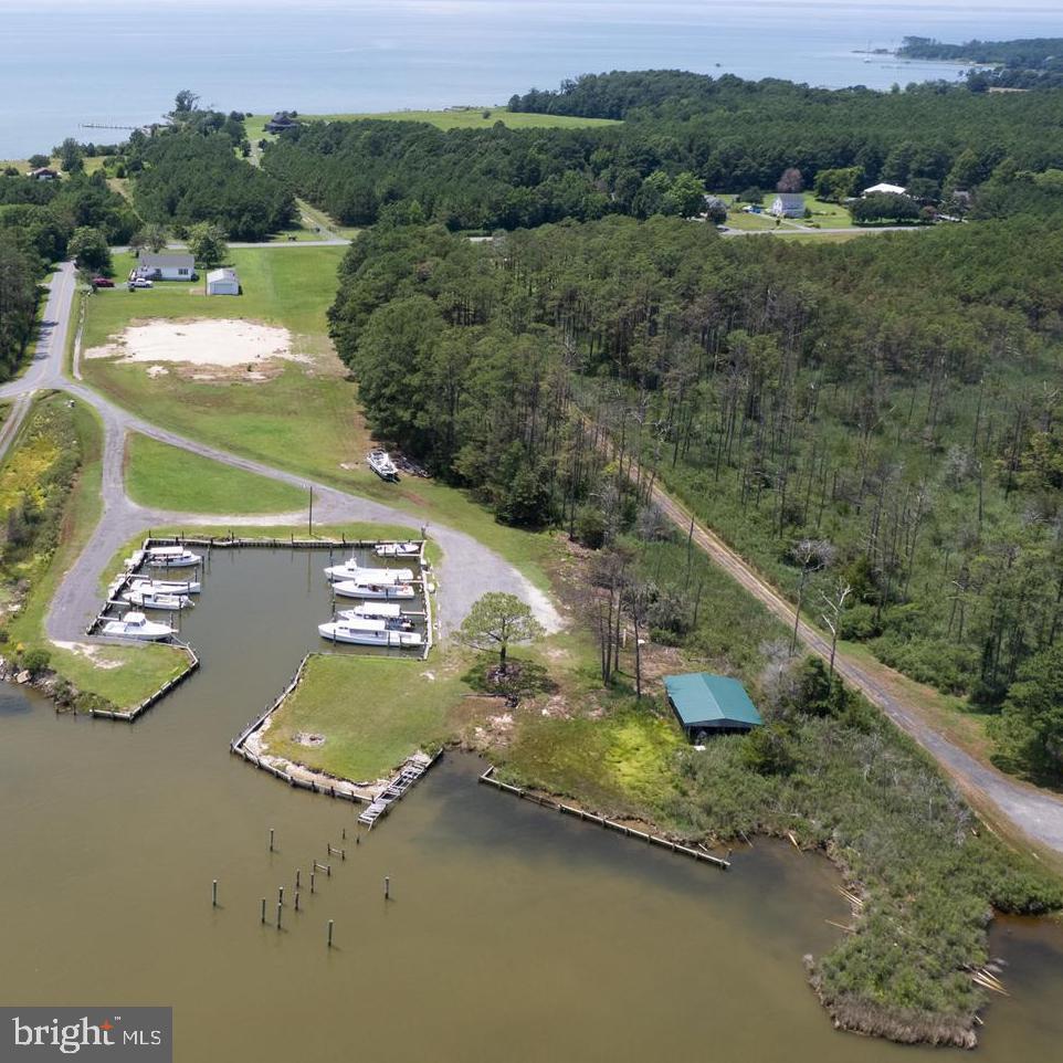 Property Photo: 5441 Ragged Point Road MD 21613