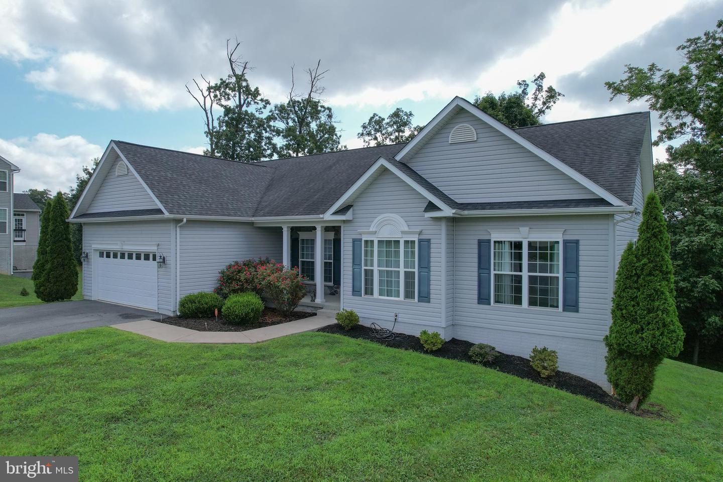 Property Photo: 35 Kanawha Court WV 25419