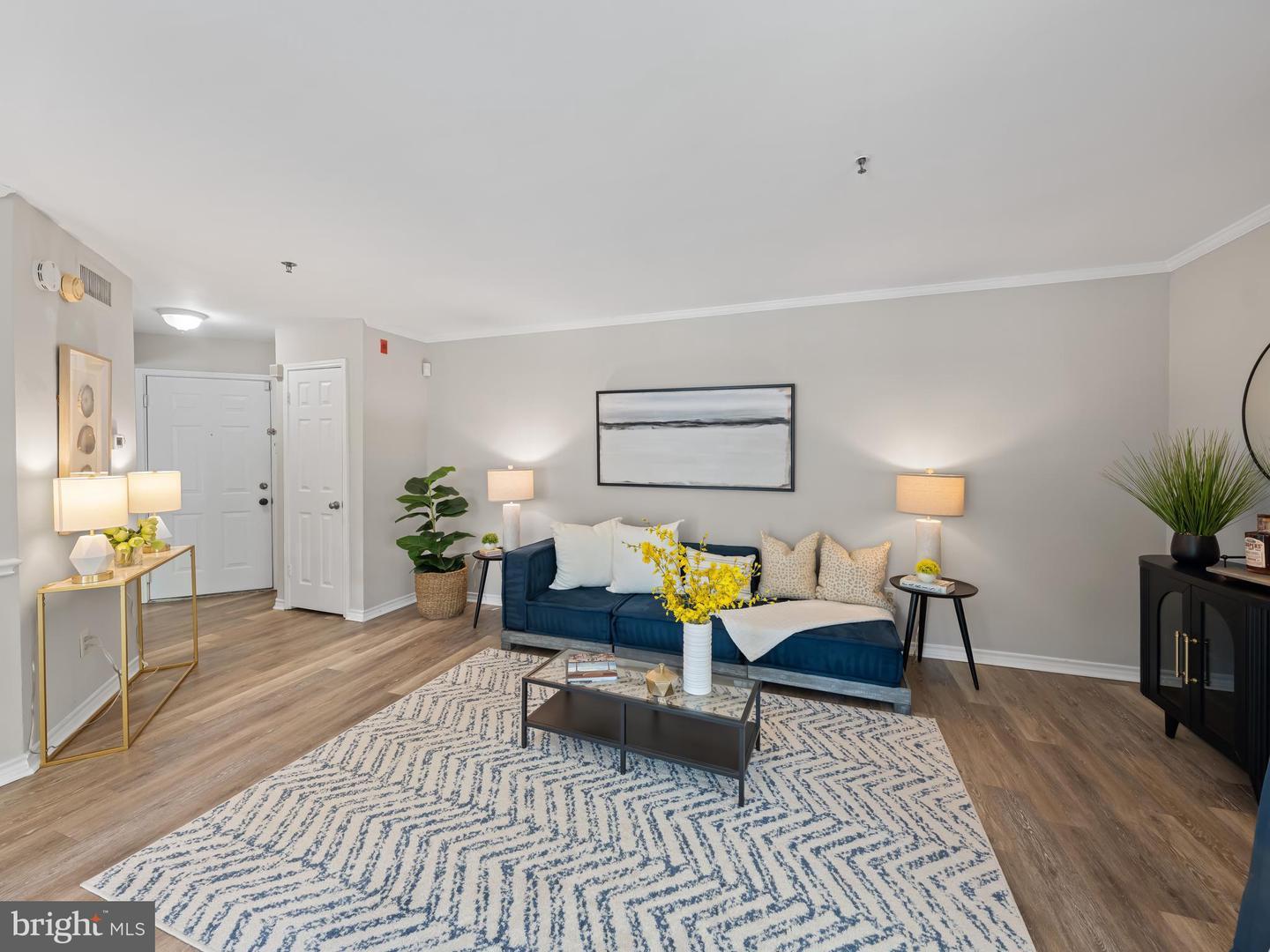 Property Photo: 1524 Lincoln Way 105 VA 22102