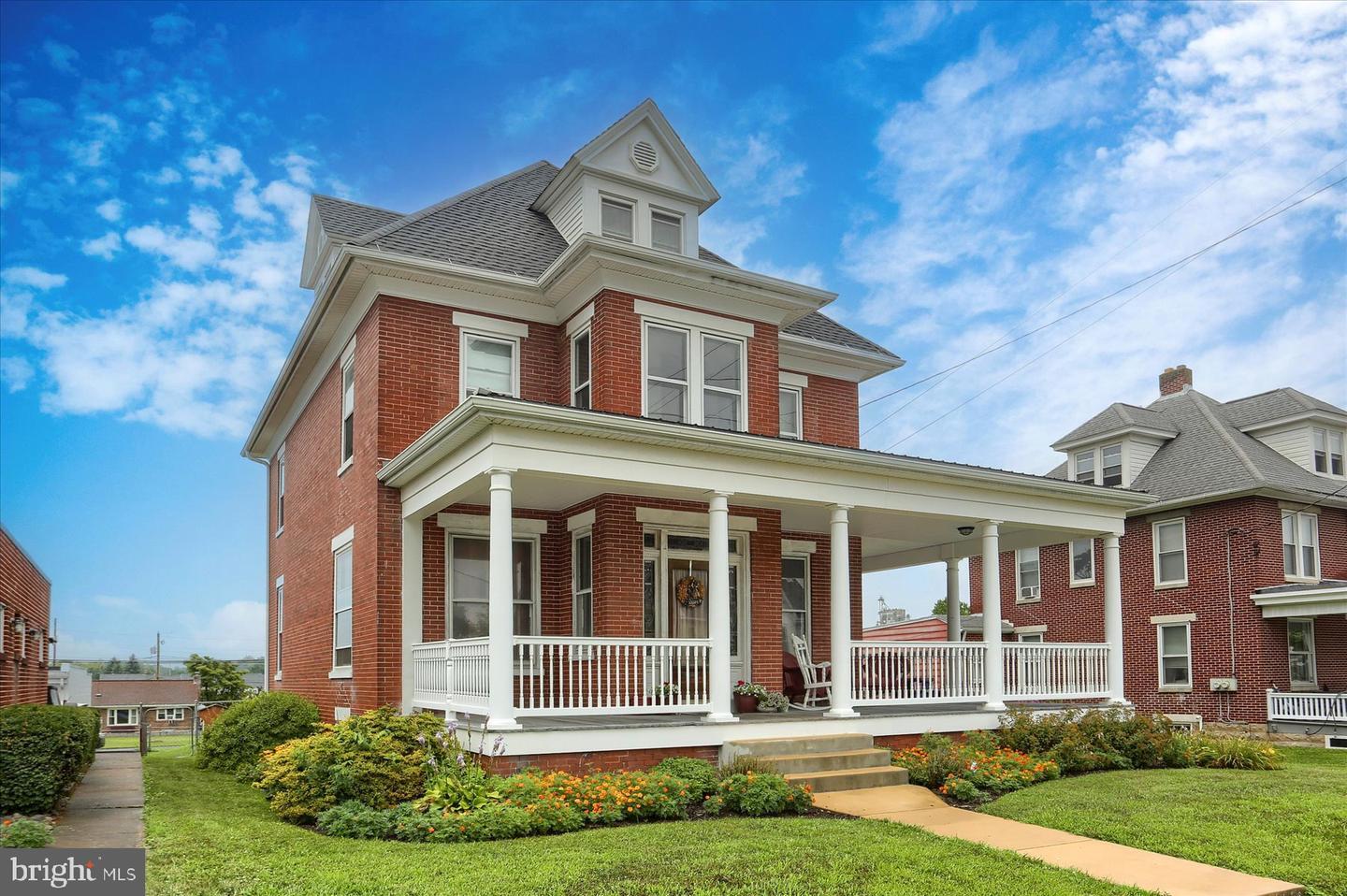 Property Photo: 21 W Main Street PA 17011