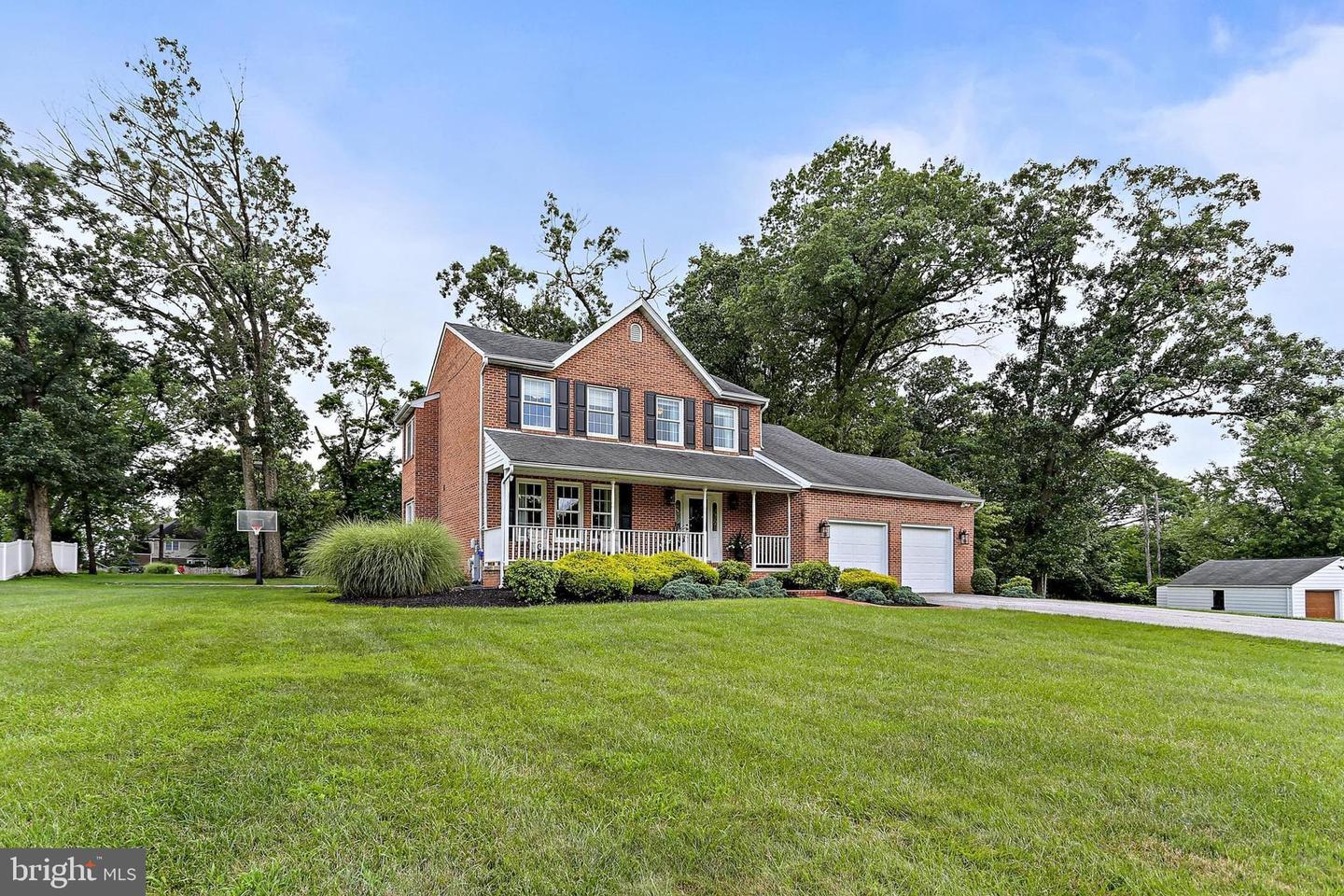 Property Photo: 2111 Stonewall Road MD 21228
