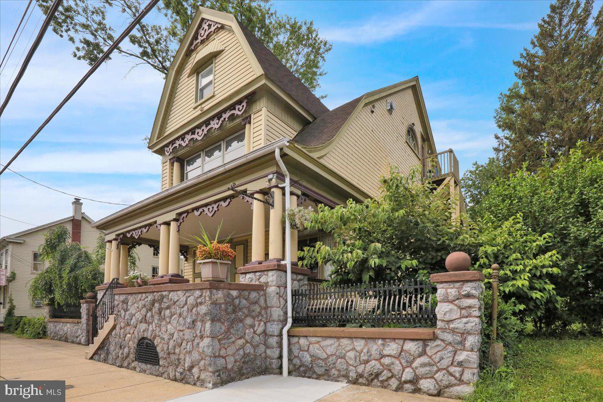 Property Photo: 140 S Charlotte Street PA 17545