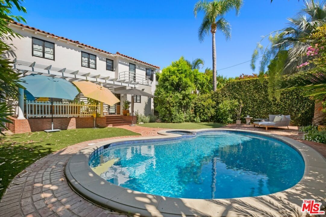 232 S Rodeo Dr  Beverly Hills CA 90212 photo