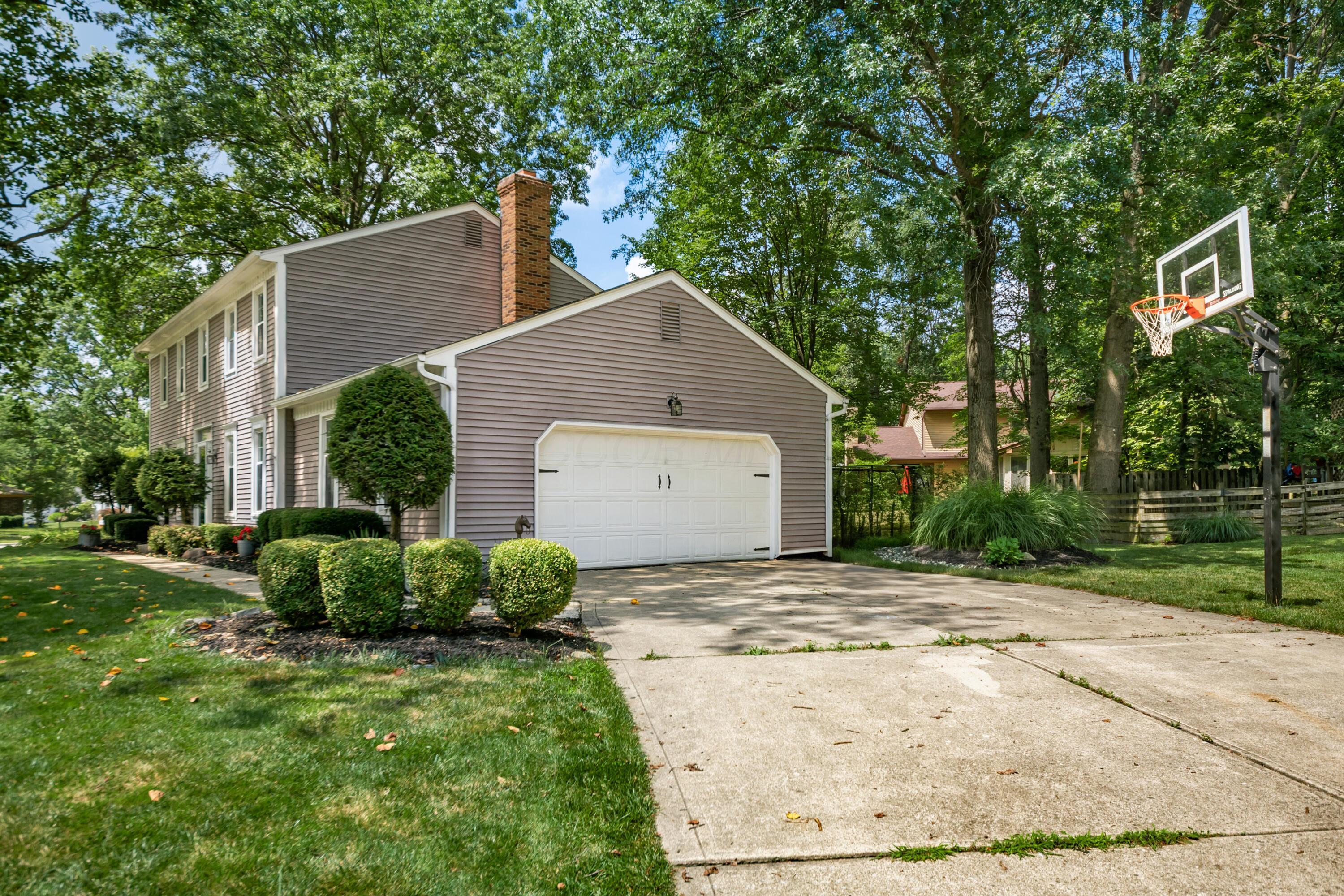 Property Photo: 702 Autumn Branch Road OH 43081
