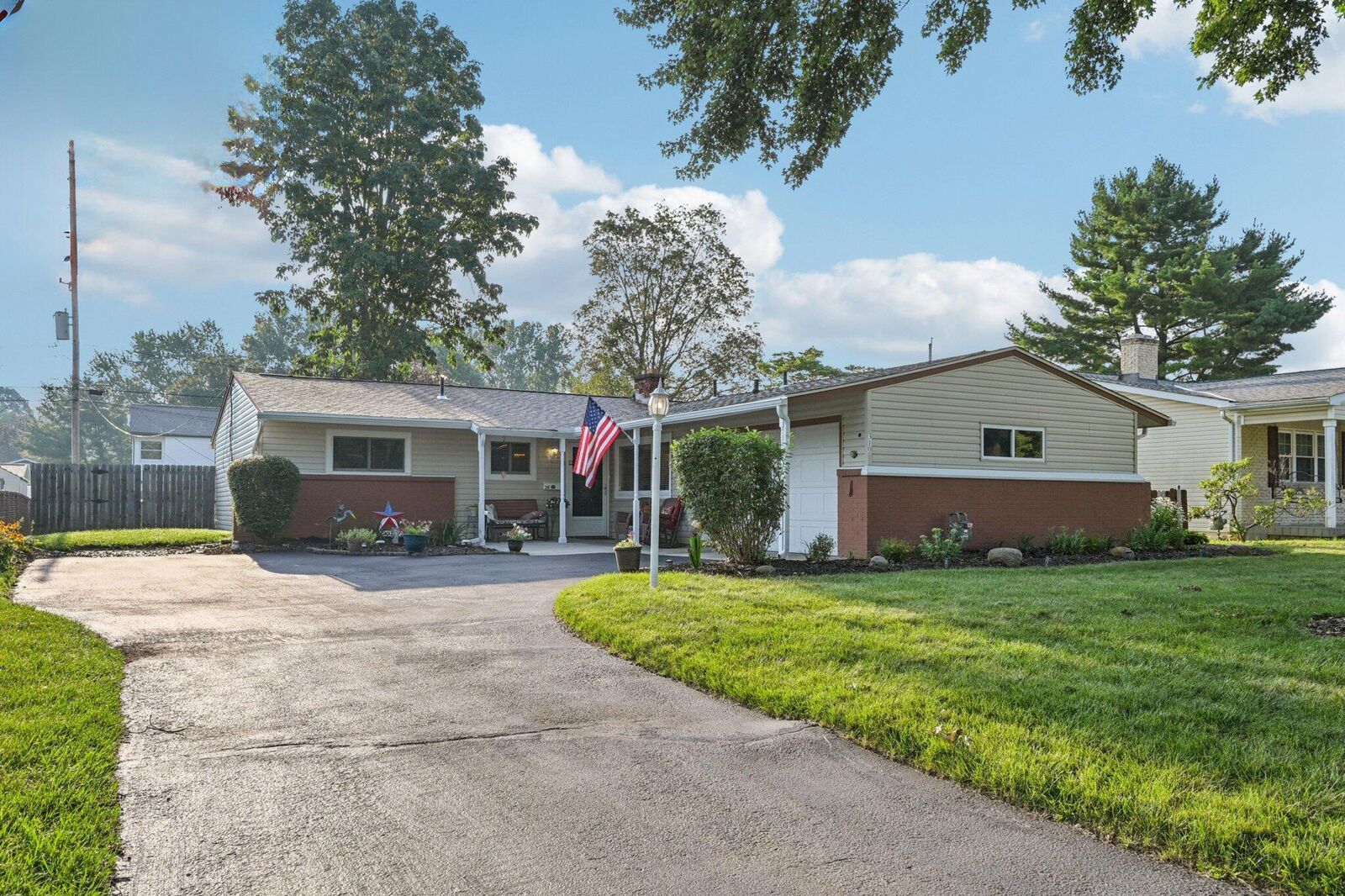 Property Photo: 310 Rivers End Road OH 43230