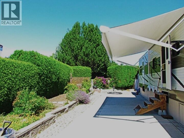 Property Photo: 415 Commonwealth Road 301 BC V4V 1P4