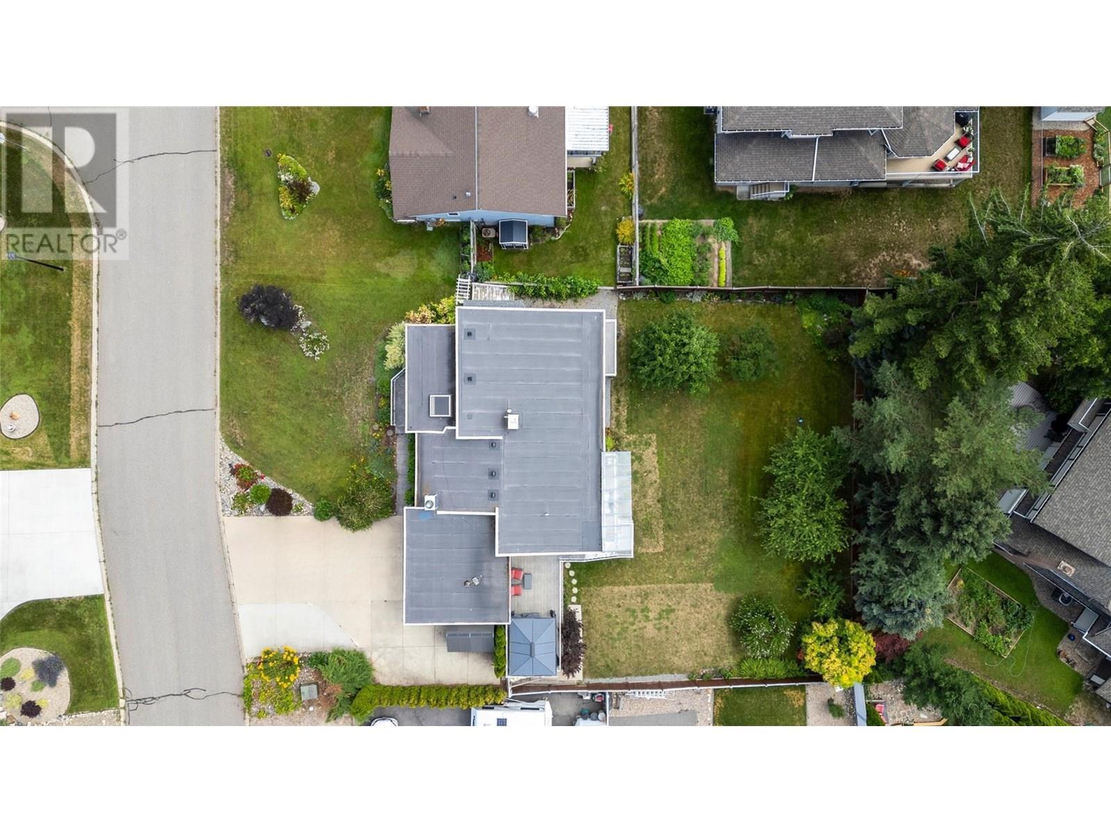 Property Photo: 1330 50 Avenue Northeast BC V1E 3N1