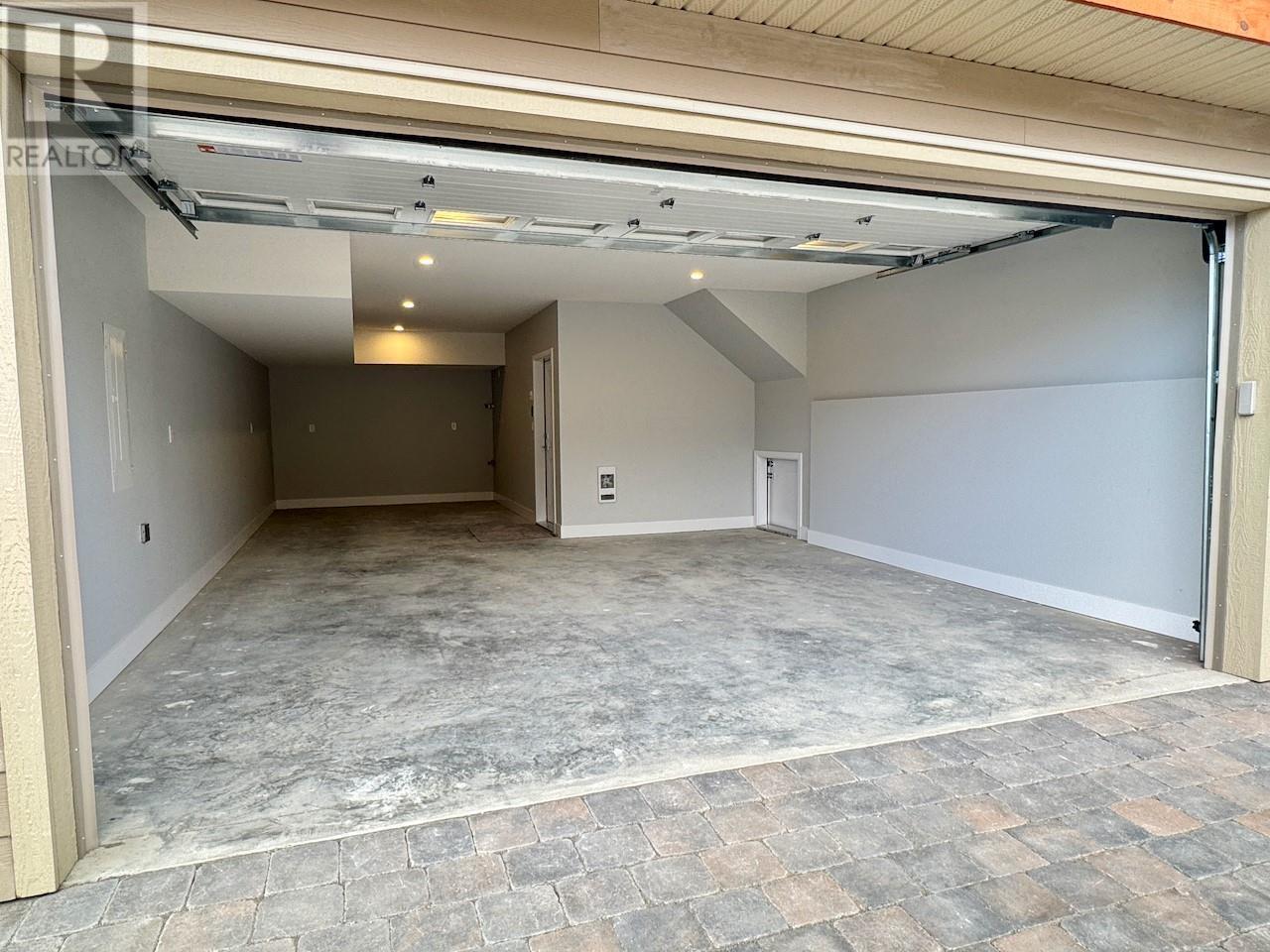 Property Photo: 130 Colebrook Road 27 BC V1S 0B3