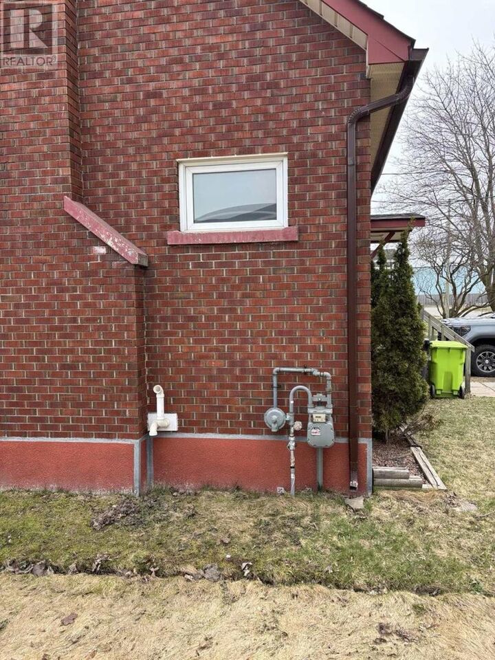 Photo de la propriété:  302 Sixth Ave  ON P6C 4K8 