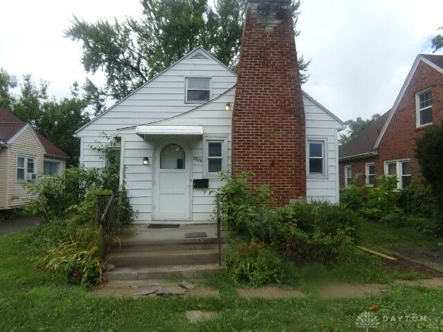 2826 W Hillcrest Avenue  Dayton OH 45406 photo