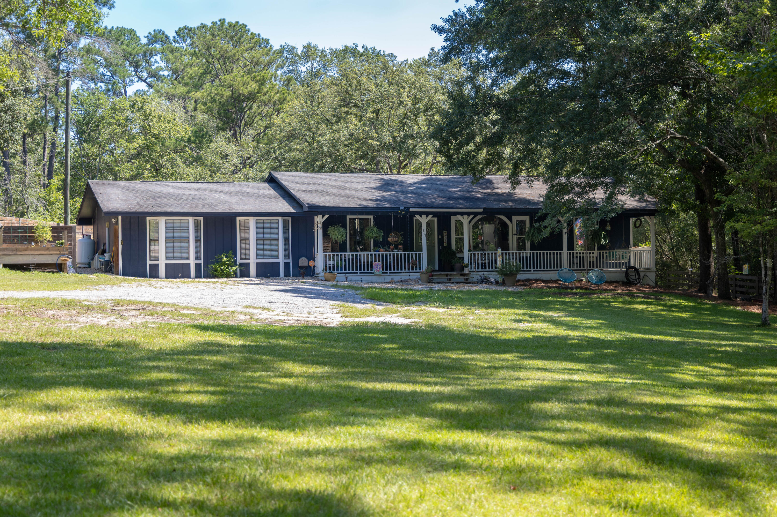 Property Photo: 696 Phillips Drive FL 32439