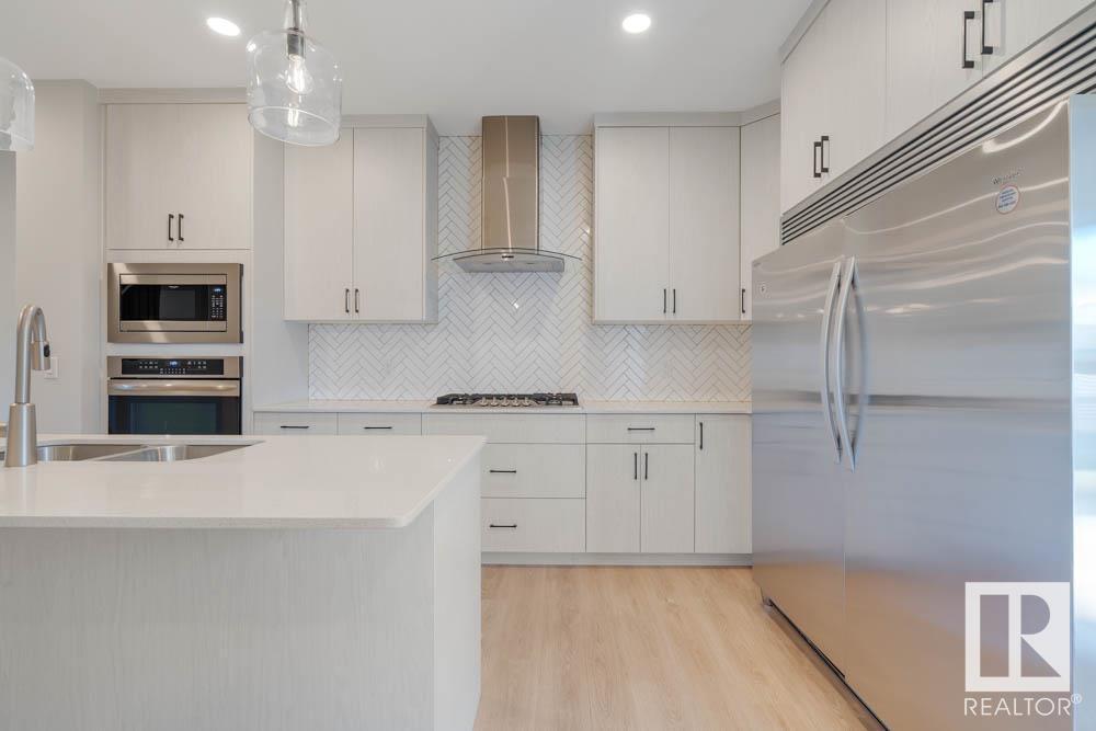 Property Photo: 4037 Hawthorn Link SW AB T6X 2Y8