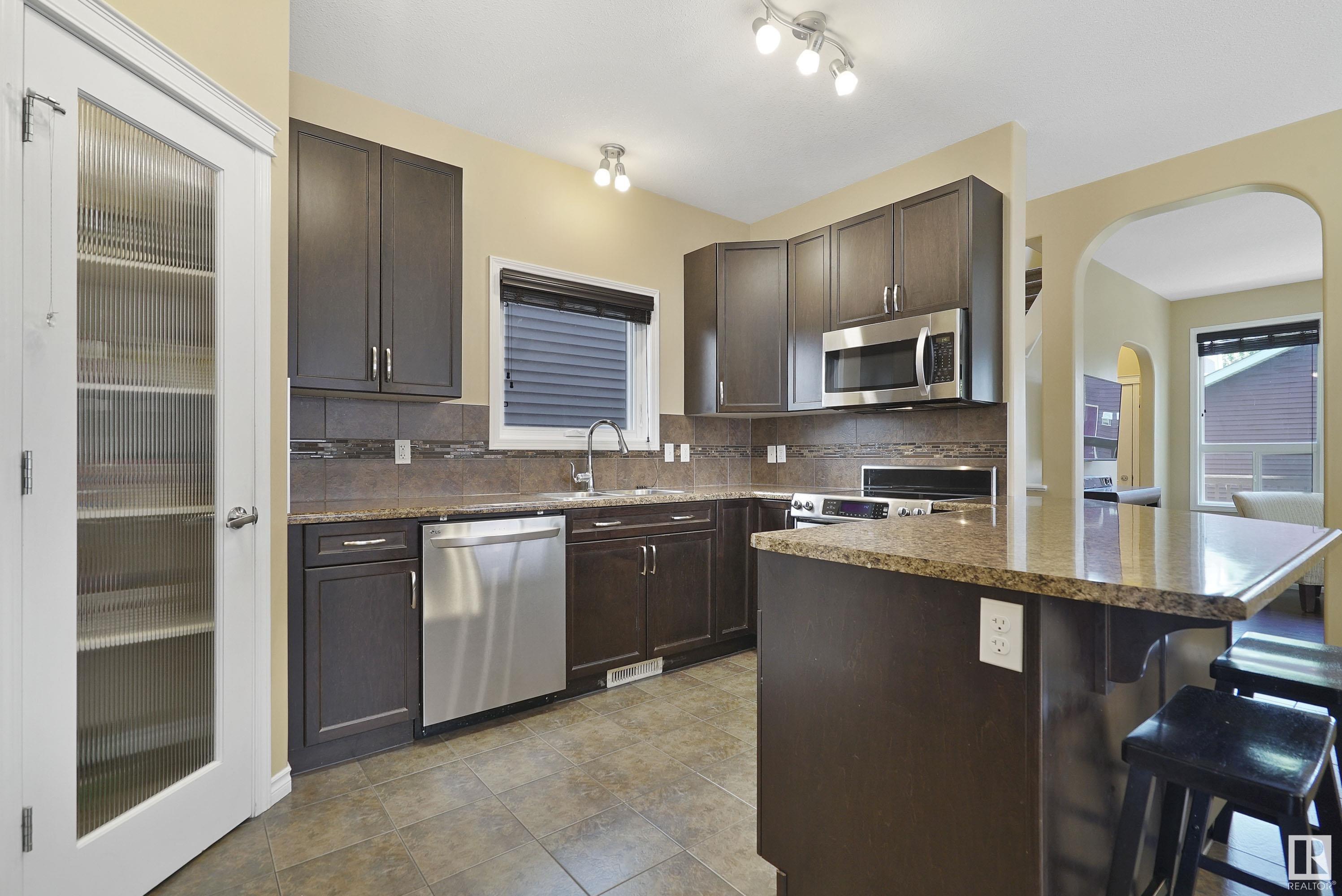 Property Photo:  2035 74 Street SW  AB T6X 0V7 