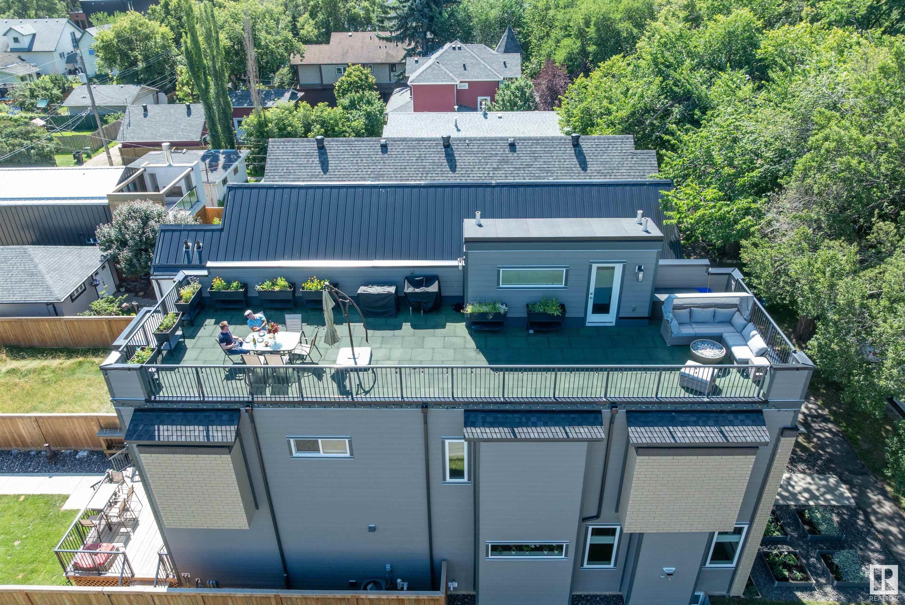 Property Photo:  10197 92 Street NW  AB T5H 1T1 