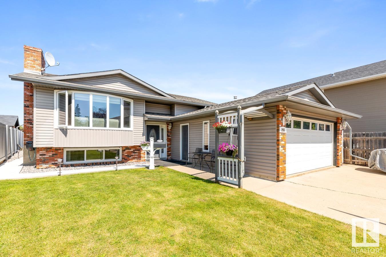 255 Humberstone Road NW  Edmonton AB T5A 4C5 photo
