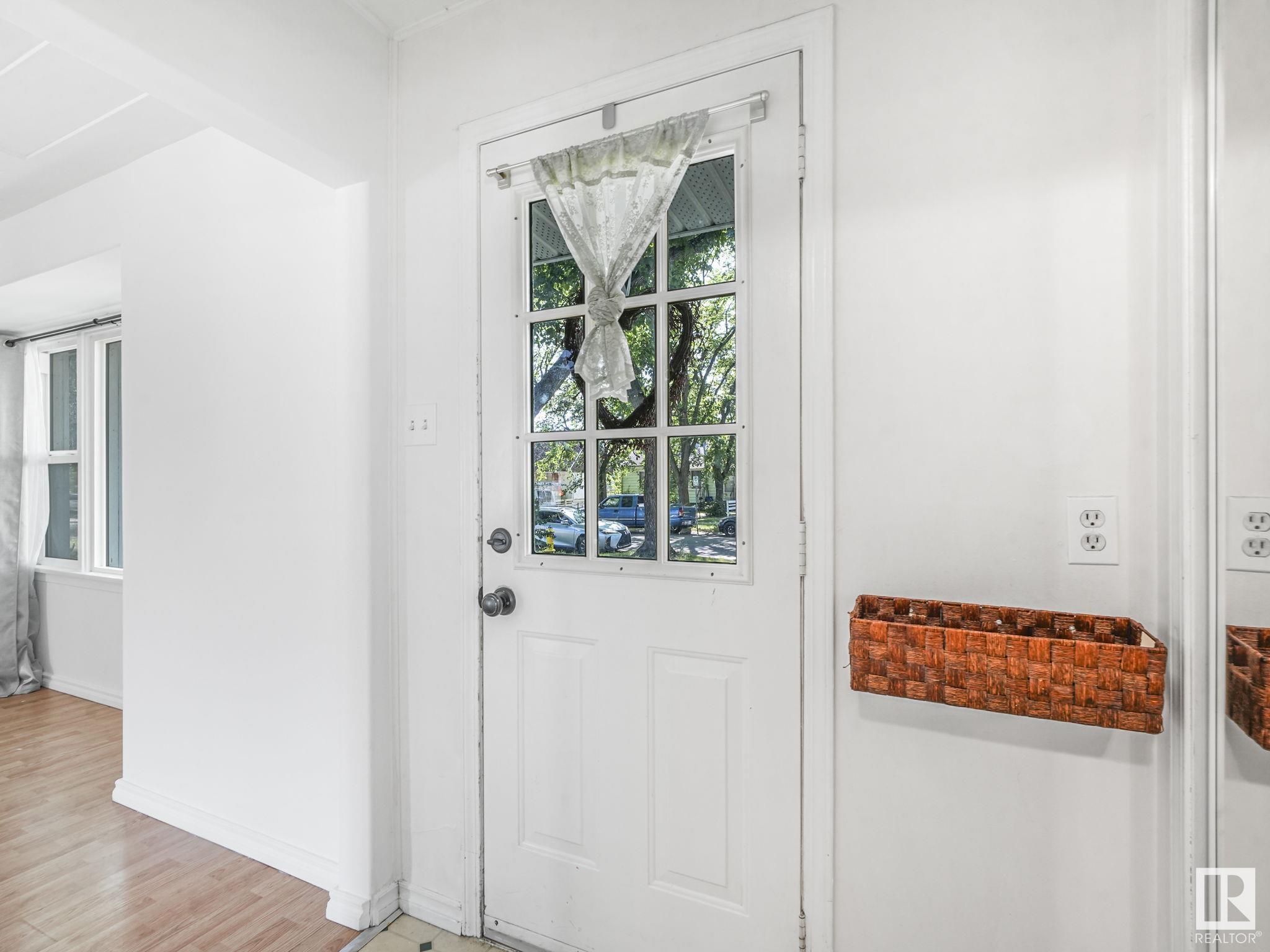 Photo de la propriété: 12227 106 Street NW AB T5G 2R9