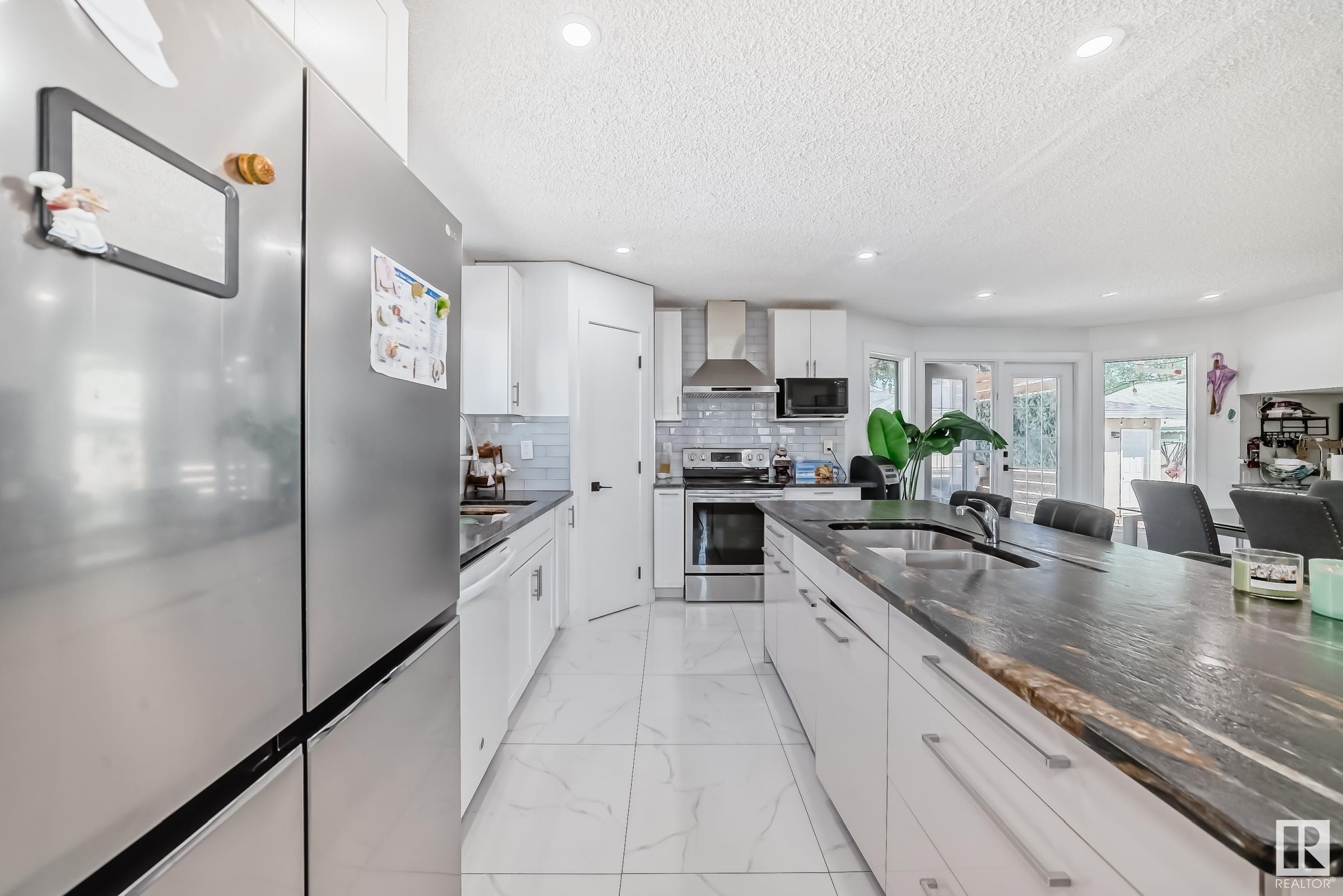 Property Photo:  714 Lee Ridge Road NW  AB T6K 0P2 