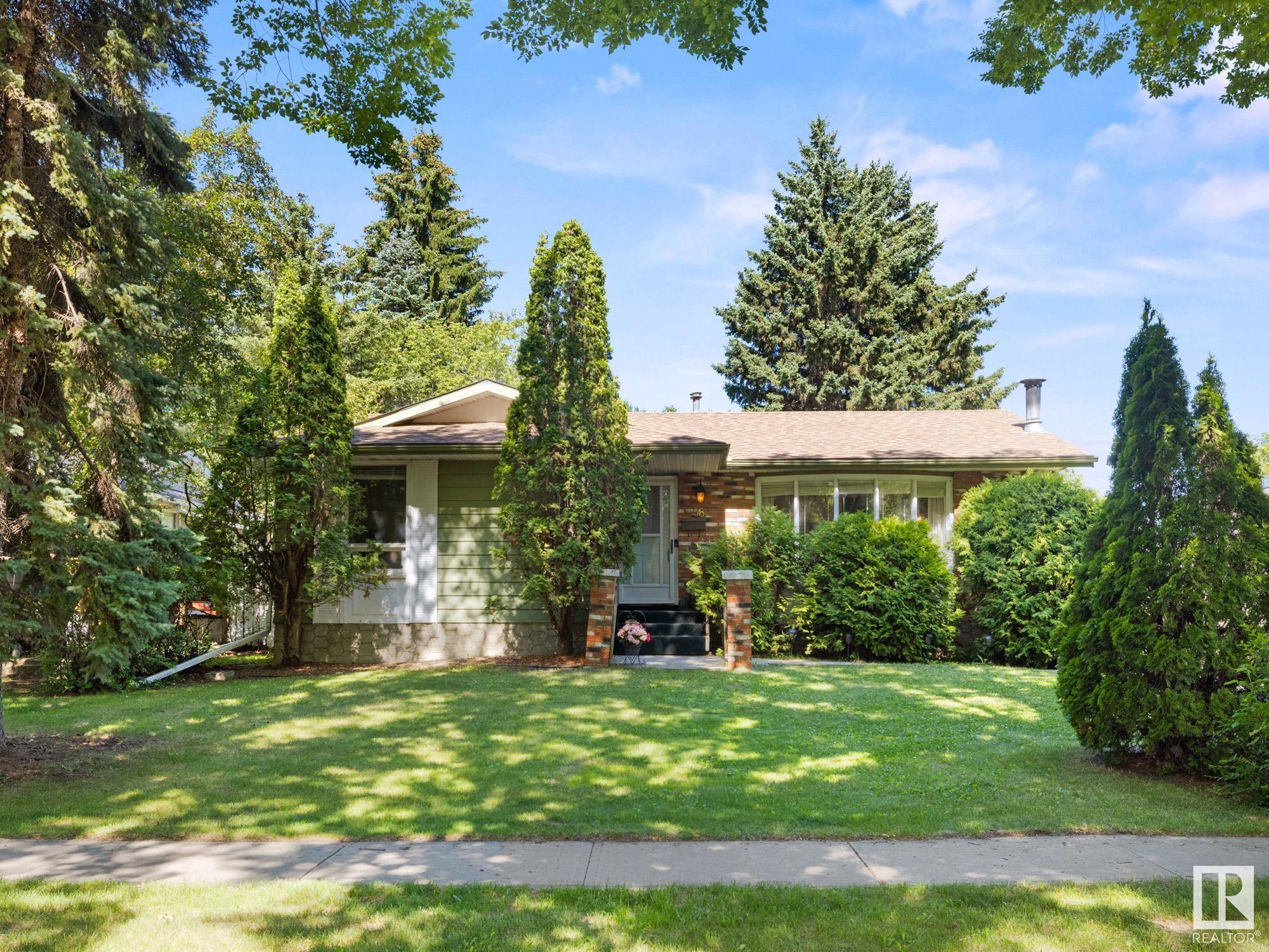 Property Photo:  98 Forest Drive  AB T8N 1Z2 
