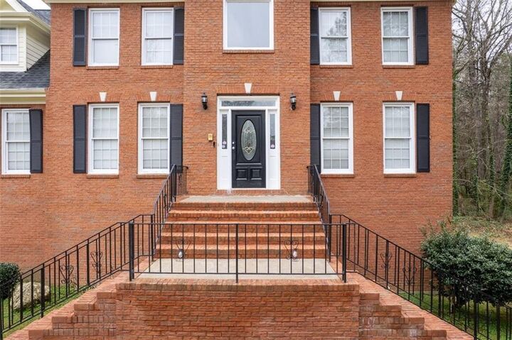 Property Photo: 1811 Lake Cove Drive SW GA 30331