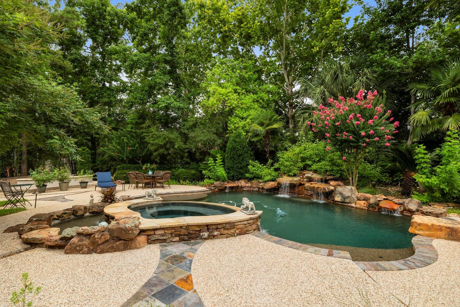 Property Photo: 30 W Bracebridge Circle TX 77382