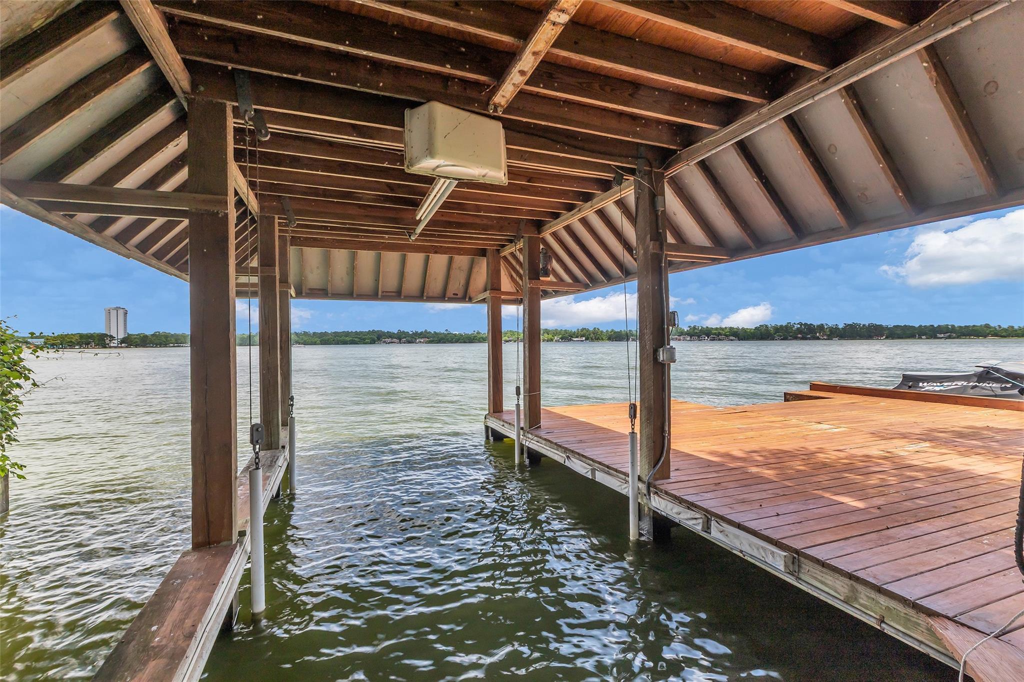 Property Photo: 923 Paradise Lane TX 77356