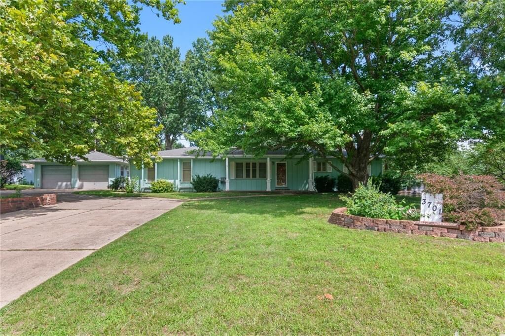 Property Photo:  3701 N 155th Street  KS 66007 