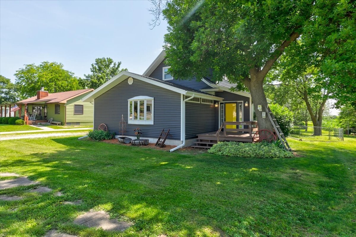 Property Photo: 509 Cedar Avenue IA 50276