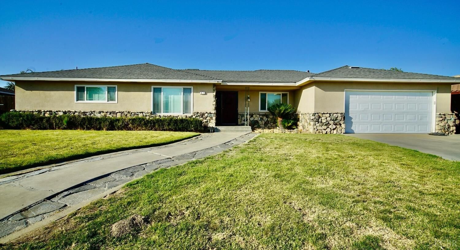 Property Photo:  964 Greenfield Avenue  CA 93230 