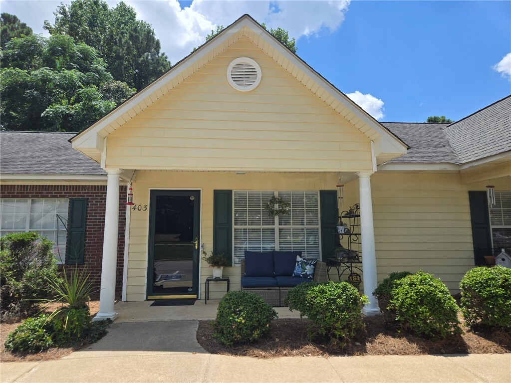 Property Photo: 500 Waverly Place 403 AL 36801