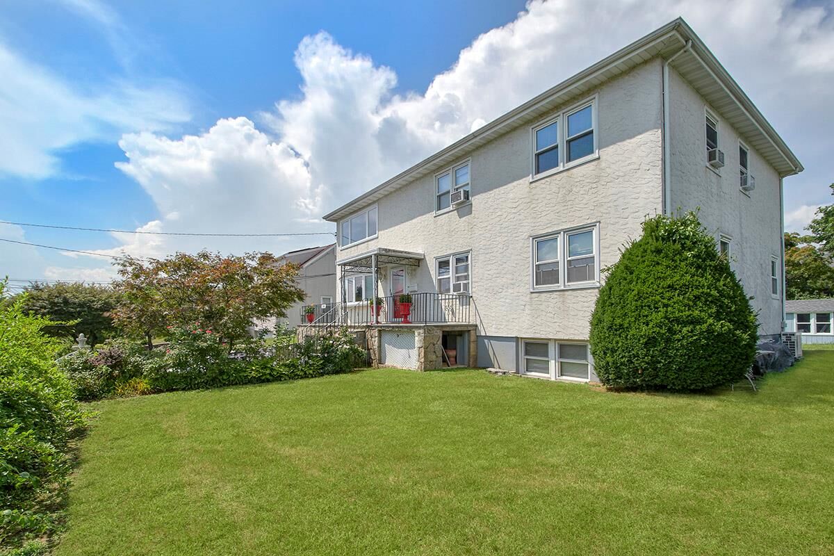 Property Photo:  28 Beechwood Avenue 2  NY 10604 
