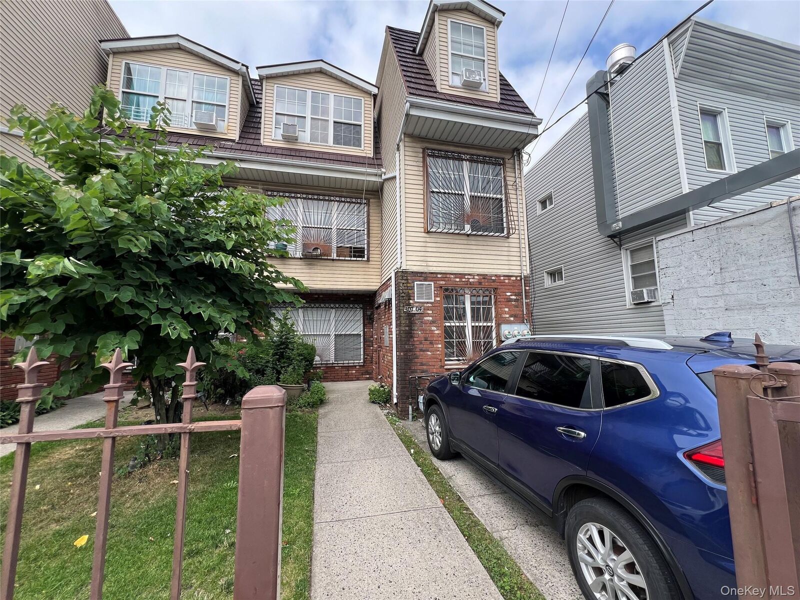 Property Photo:  107-04 Guy R Brewer Boulevard 7A  NY 11433 