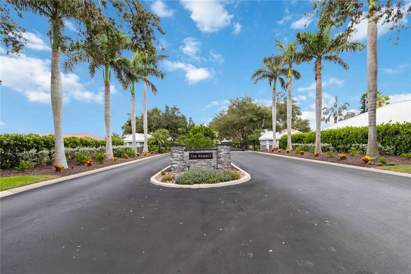 Property Photo:  428 Tremingham Way  FL 34293 