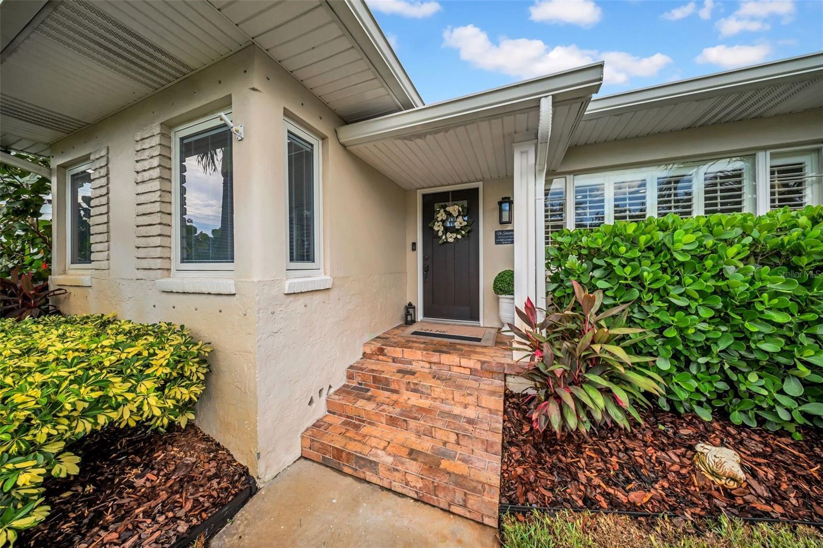 Property Photo:  121 28th Avenue NE  FL 33704 