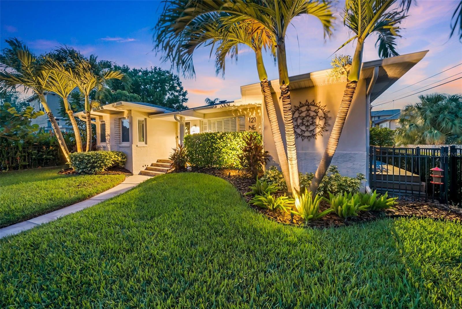 Property Photo:  121 28th Avenue NE  FL 33704 
