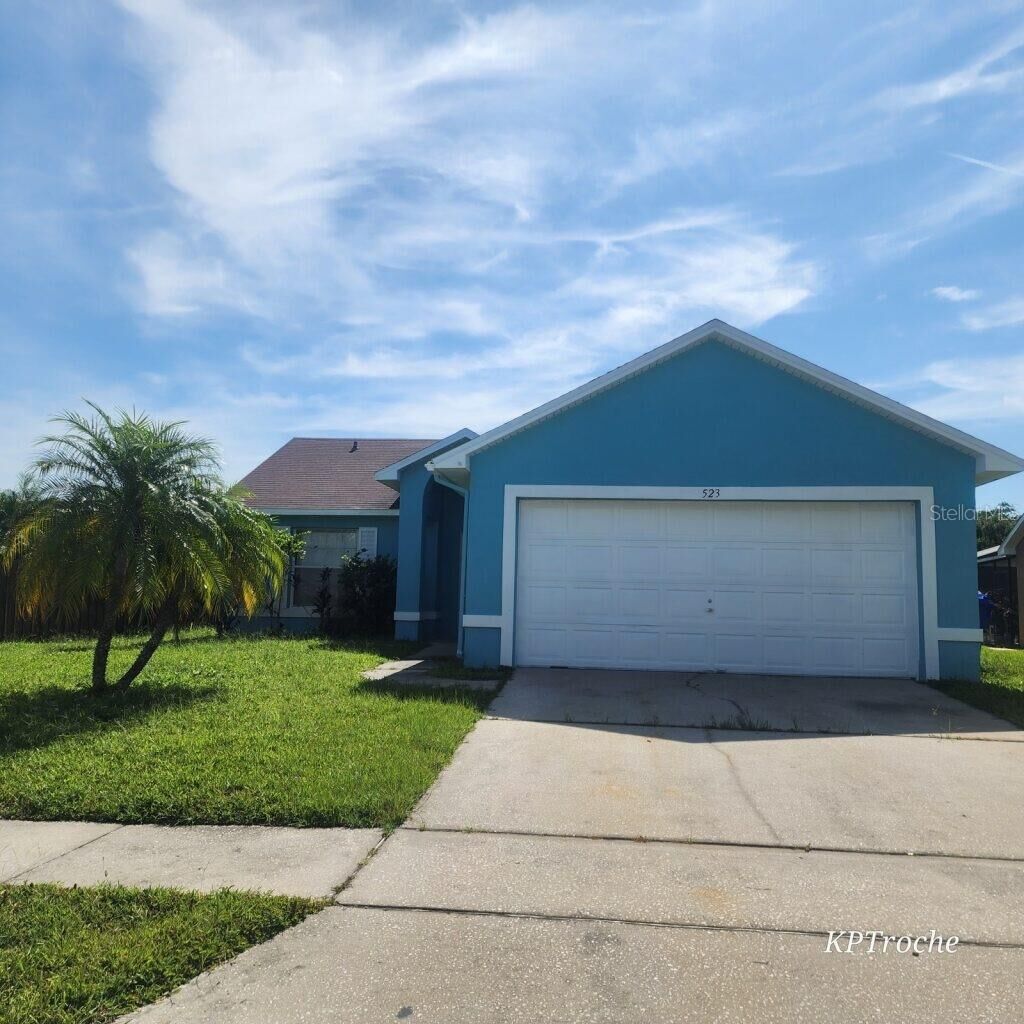 Property Photo:  523 Eagle Pointe N  FL 34746 