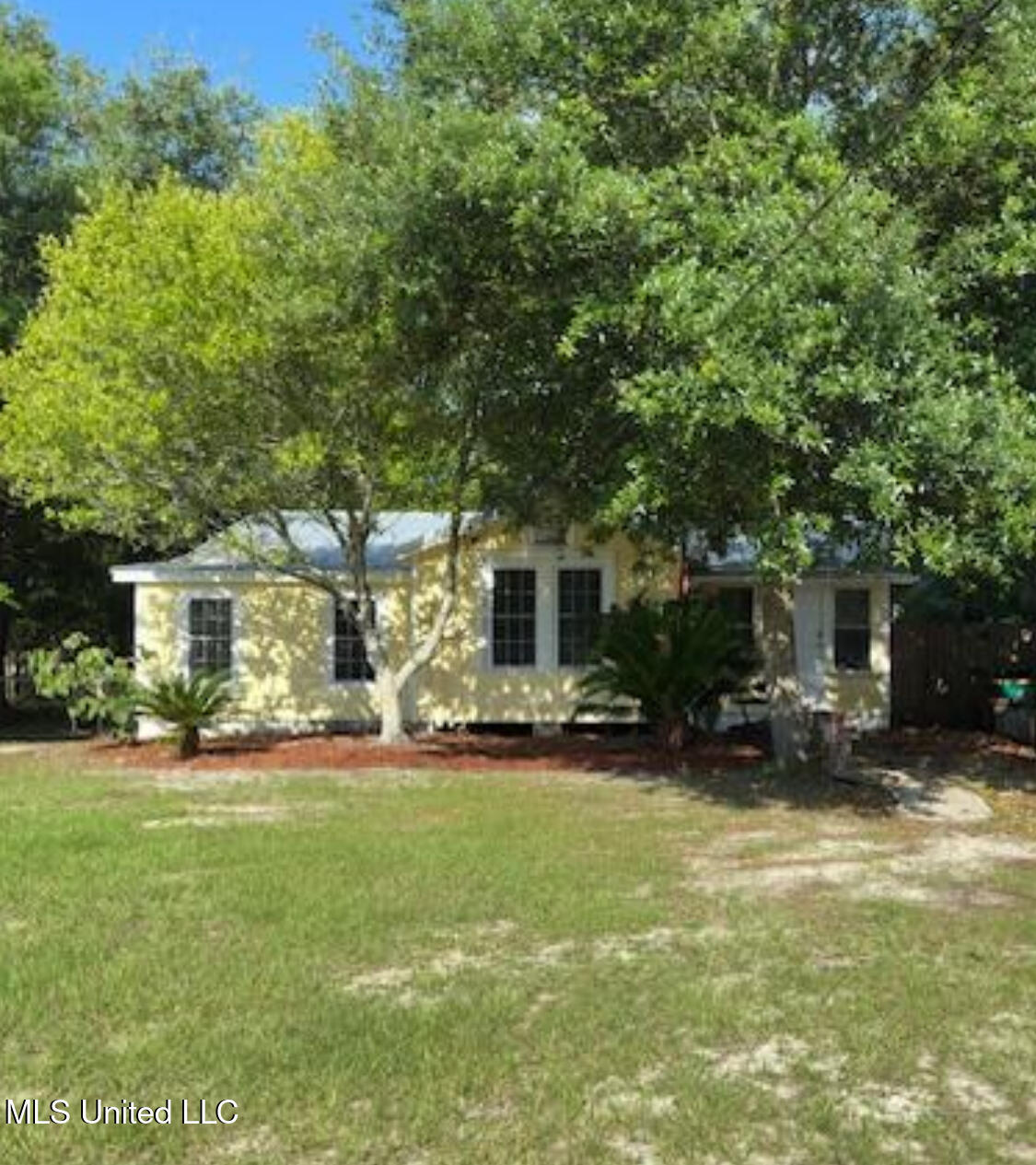 Property Photo:  153 Saint Peter Street  MS 39530 