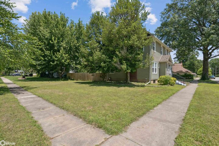 Property Photo: 2020 Dill Street IA 52601