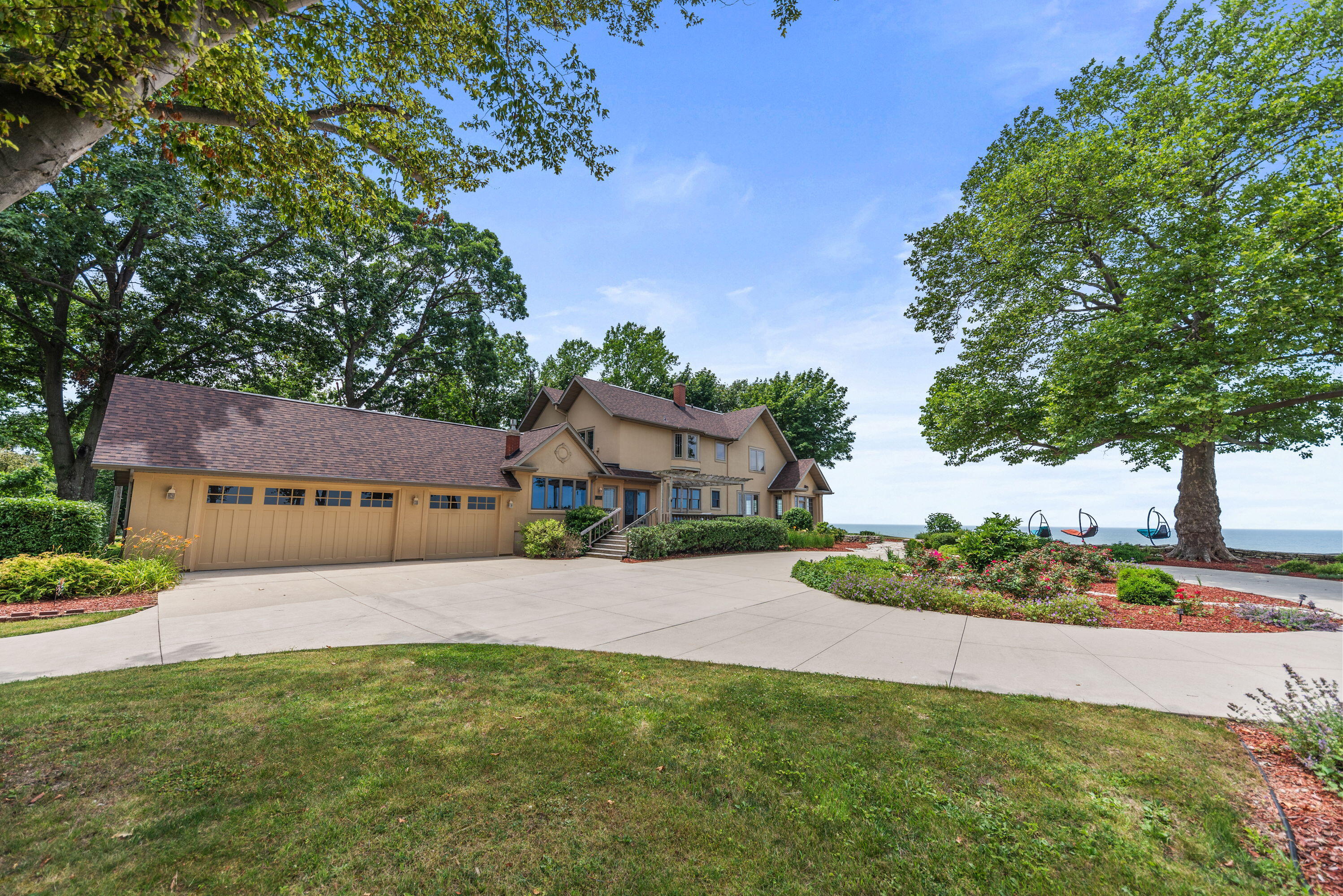 Property Photo:  3706 Lakeshore Dr Drive  MI 49085 