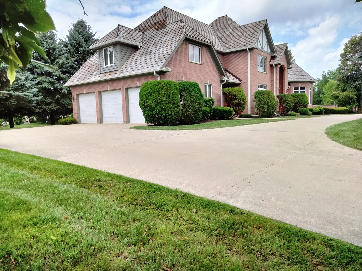 Property Photo: 5 Harvest Glen Court IL 60047