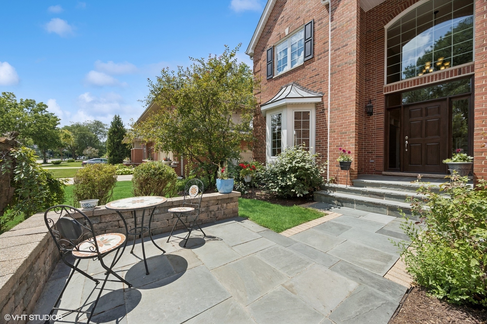 Property Photo: 1106 S Kensington Avenue IL 60525
