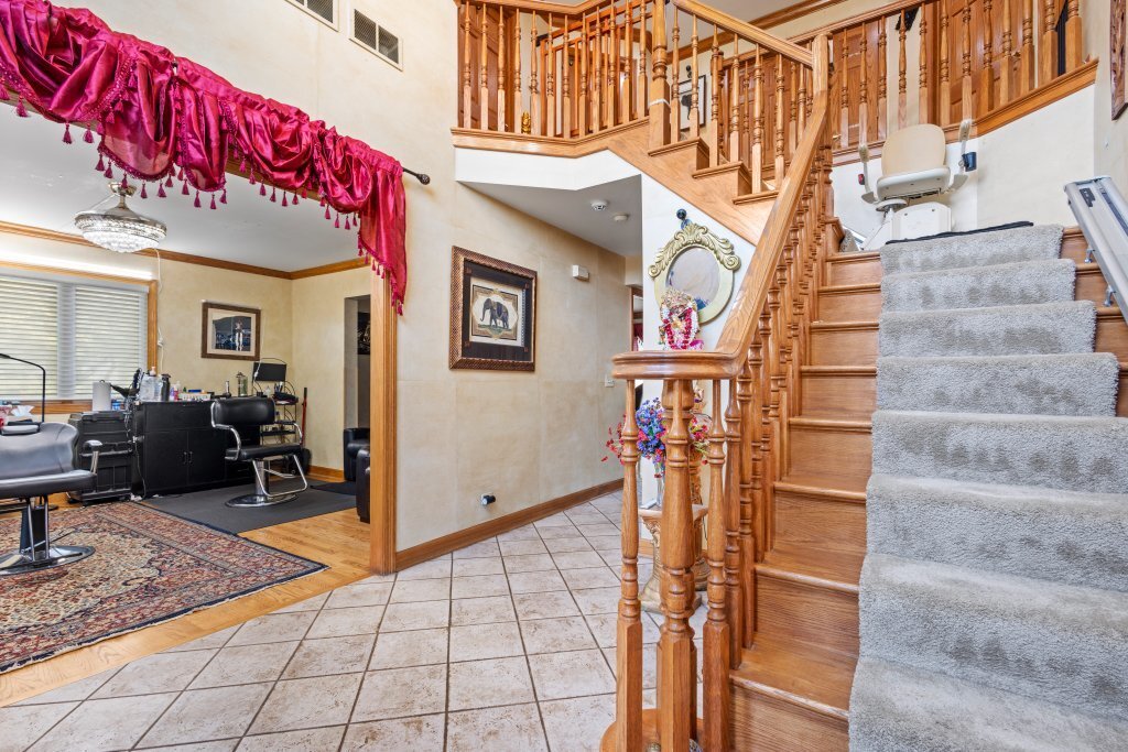 Property Photo: 5 W Niagara Avenue IL 60193